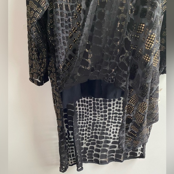 Alfani Black and Gold Textured Top Size 1X - Picture 8 of 9